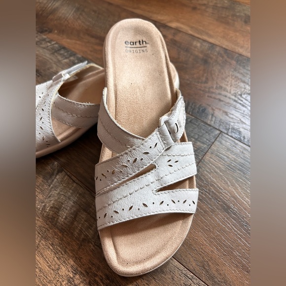 Earth Origins White Slip On Sandals Womens Size 9 - Picture 3 of 9